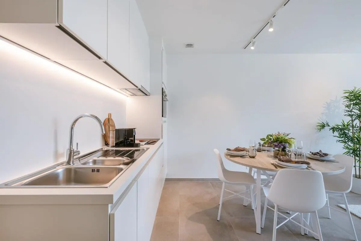 Huswell - Stylish New Apartment - Free Parking 오스텐드