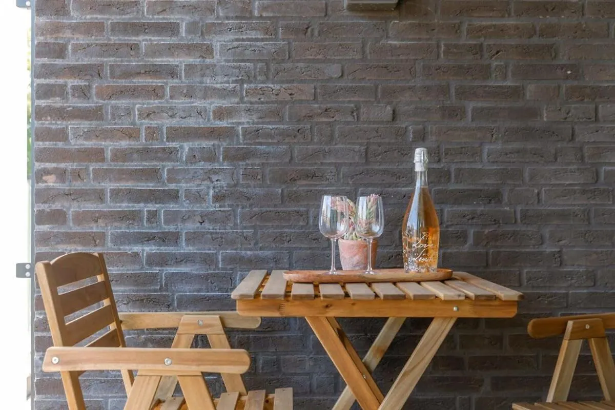 Huswell - Stylish New Apartment - Free Parking 오스텐드